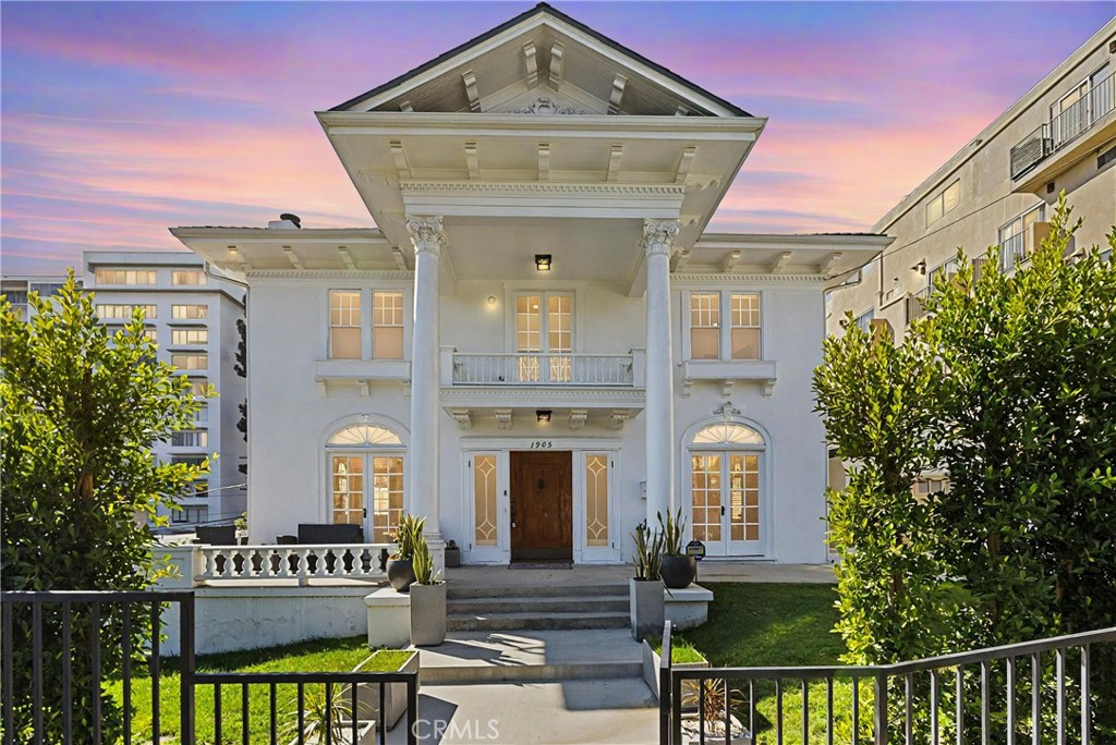 1905 Grace Avenue
