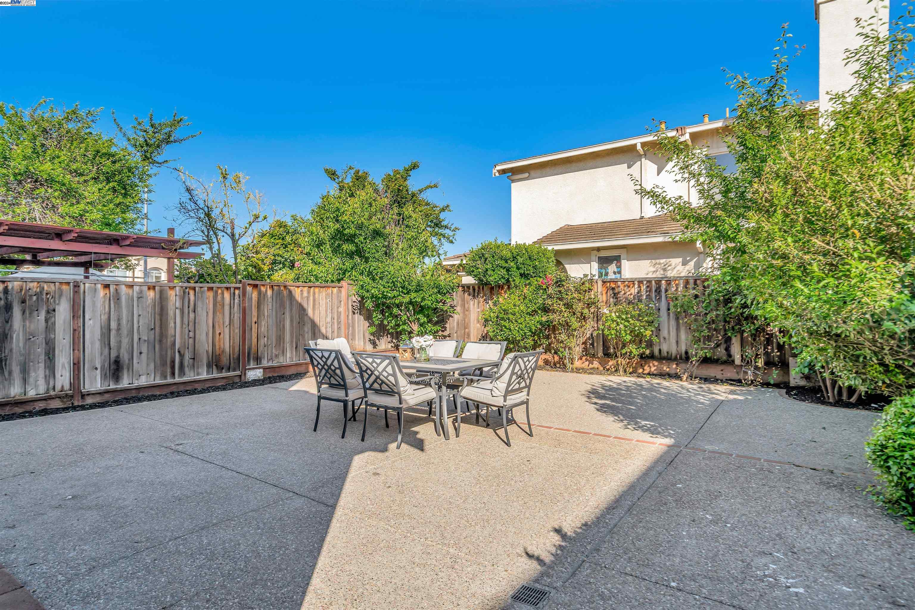 3868 Alder Ave