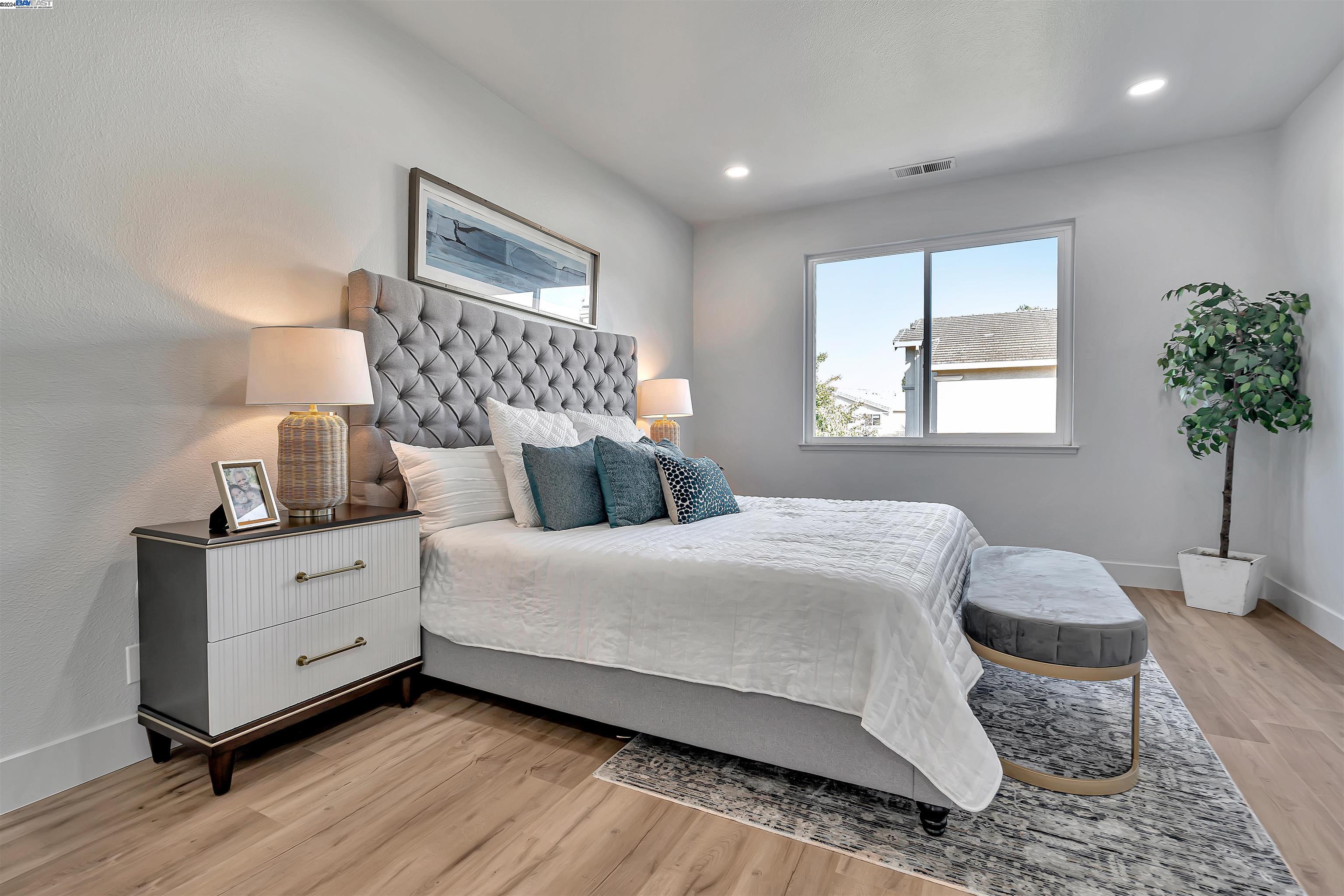 3868 Alder Ave