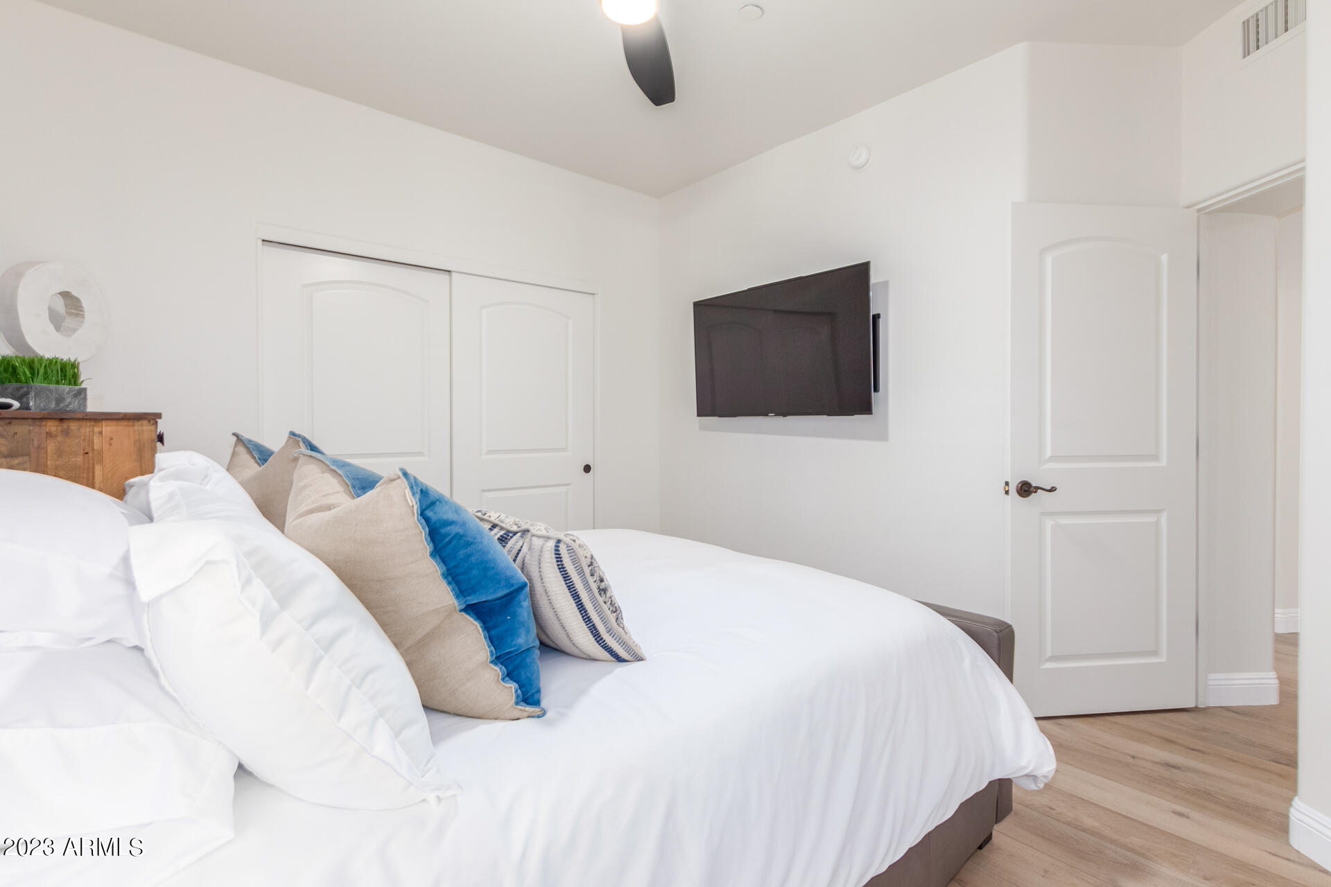 7199 E RIDGEVIEW Place, 120