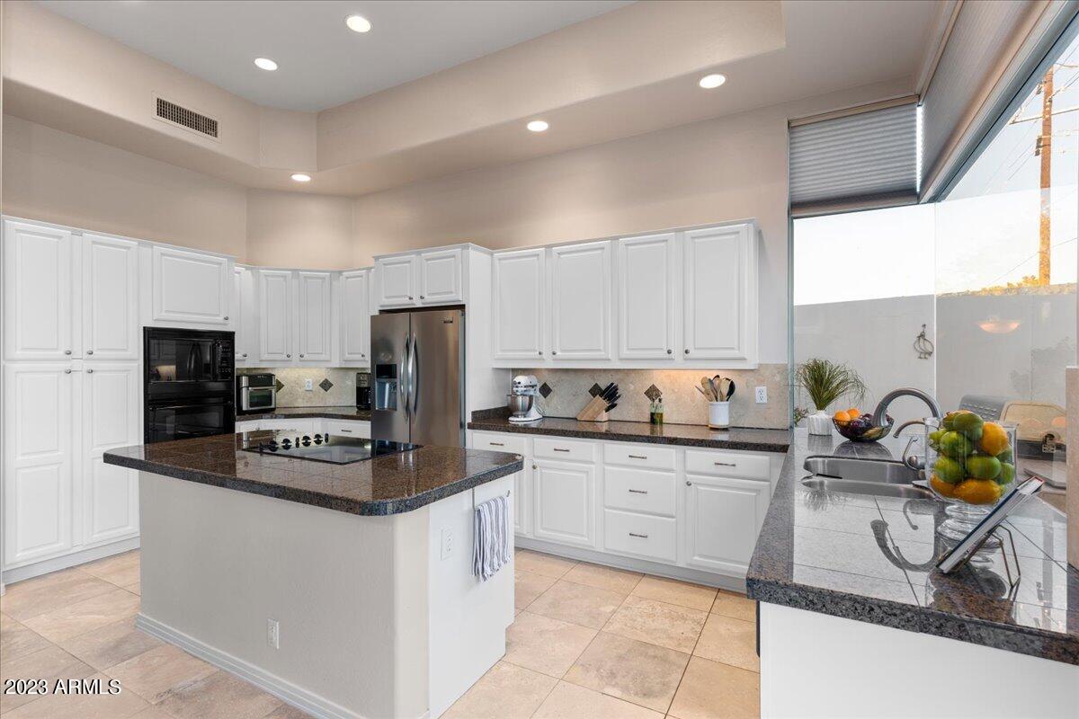 7667 E SIERRA VISTA Drive