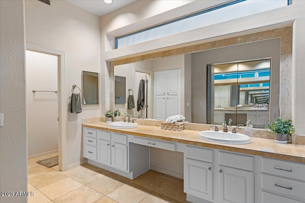 7667 E SIERRA VISTA Drive