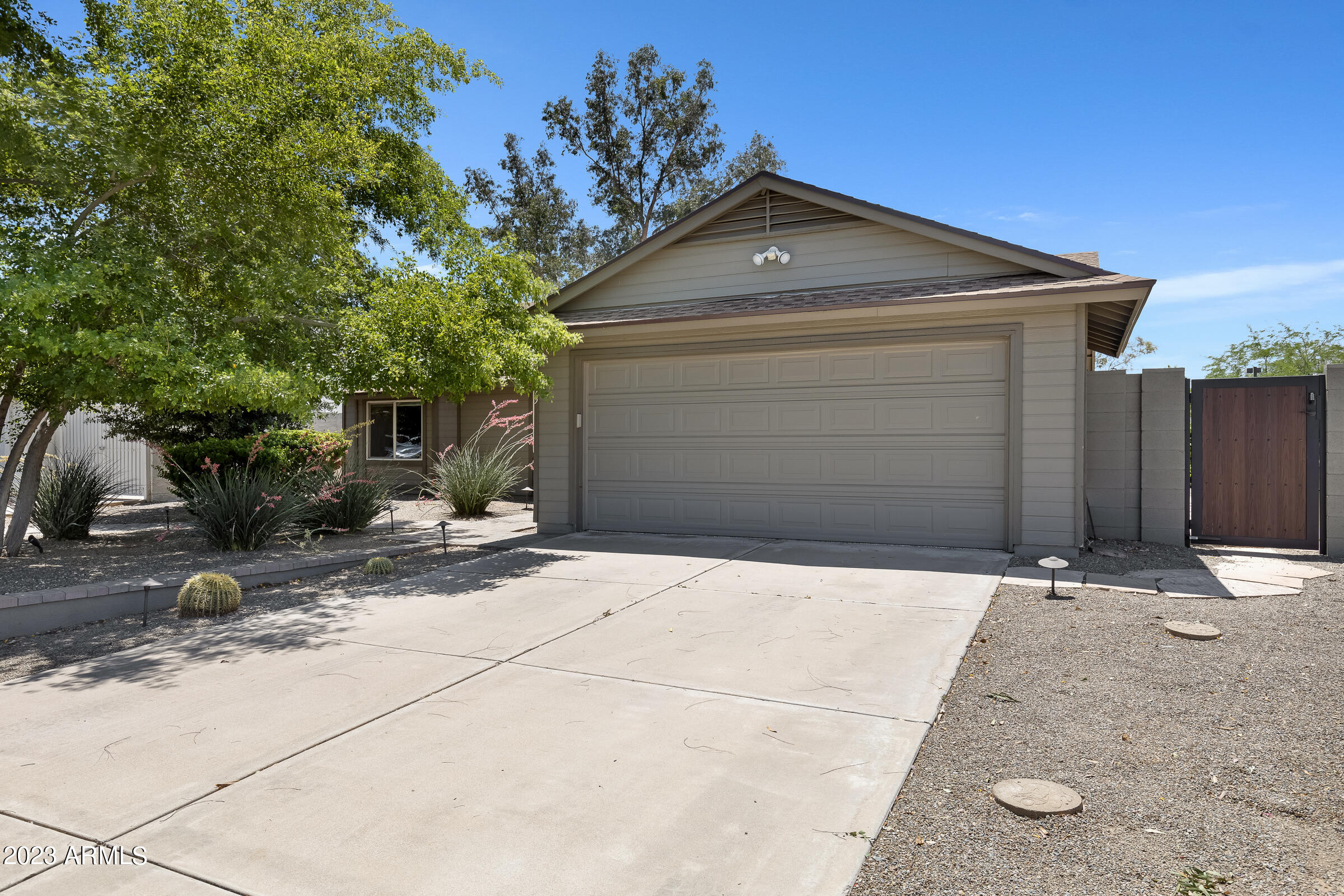 6335 E WALTANN Lane