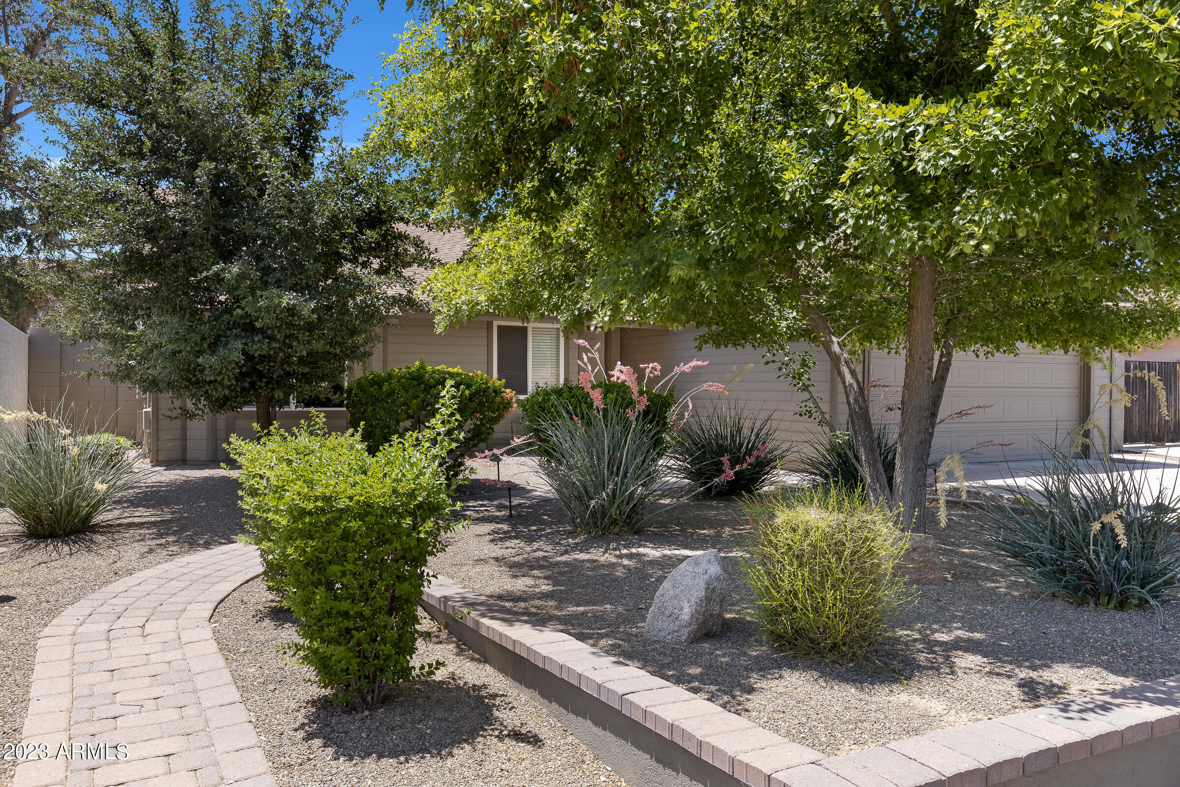 6335 E WALTANN Lane