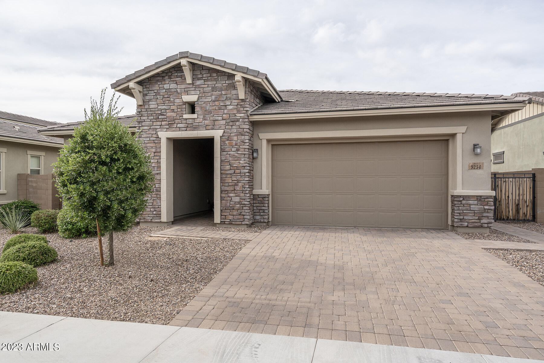 9254 W RUNNING DEER Trail