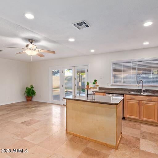 2317 E HAMPTON Avenue