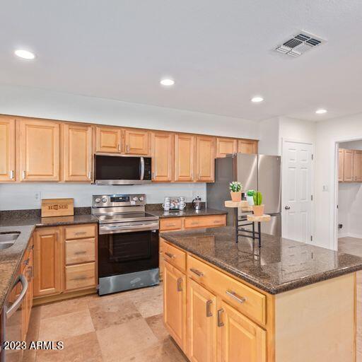 2317 E HAMPTON Avenue