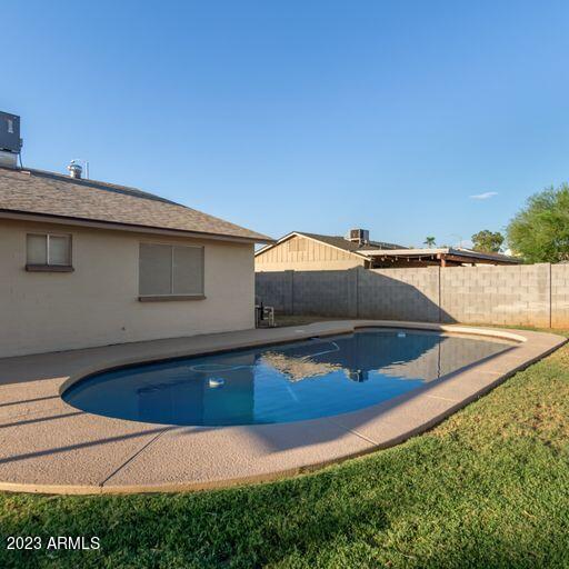 2317 E HAMPTON Avenue