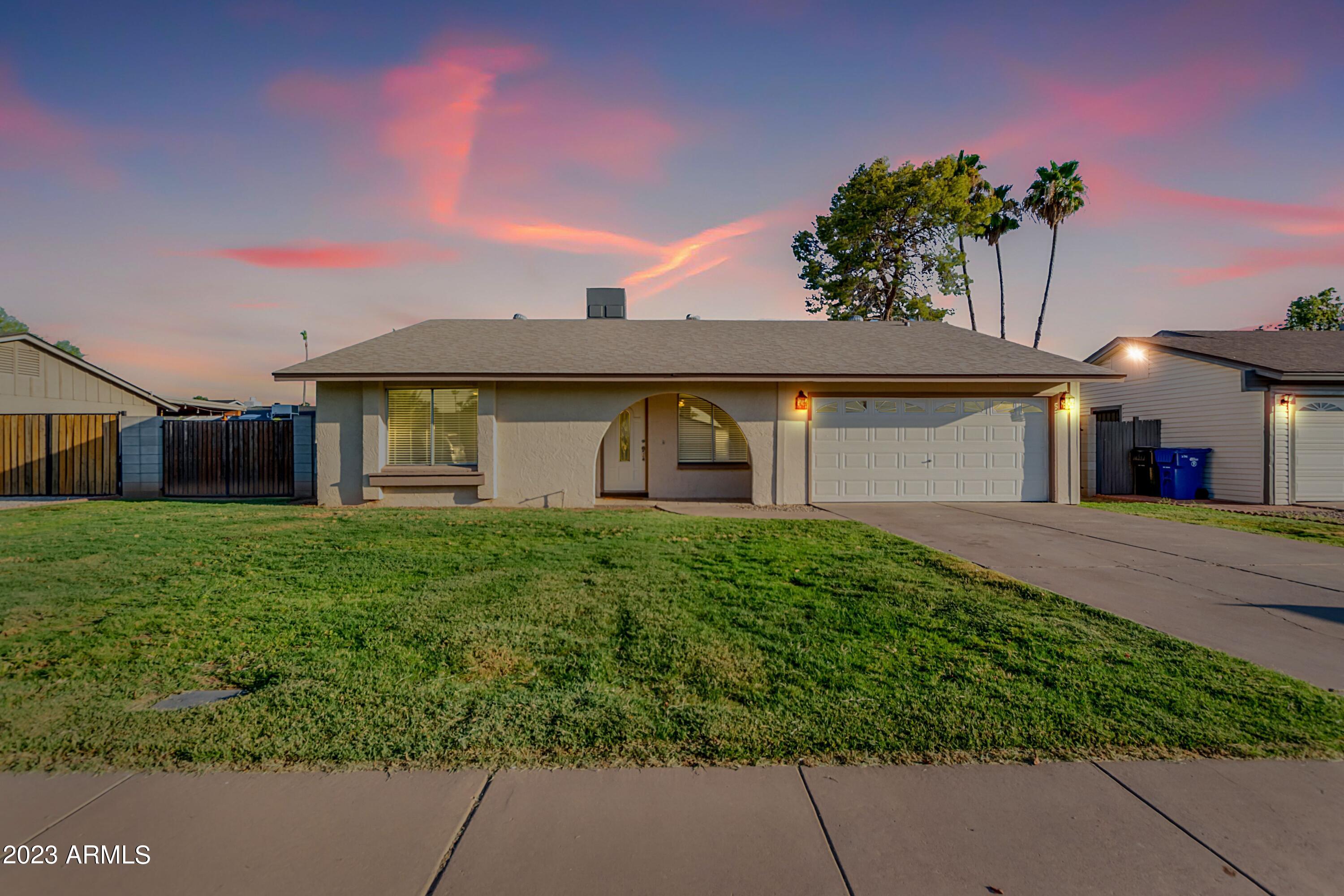 2317 E HAMPTON Avenue