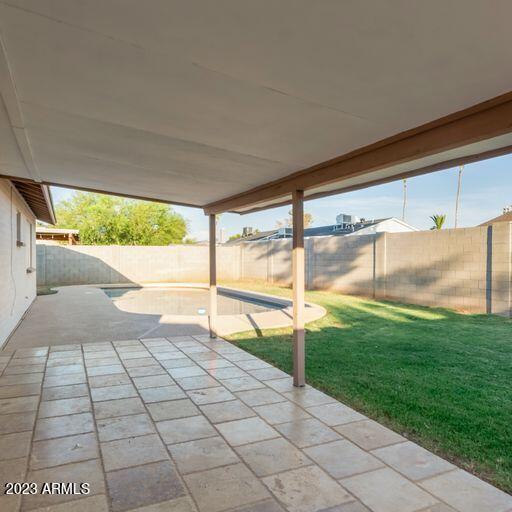 2317 E HAMPTON Avenue