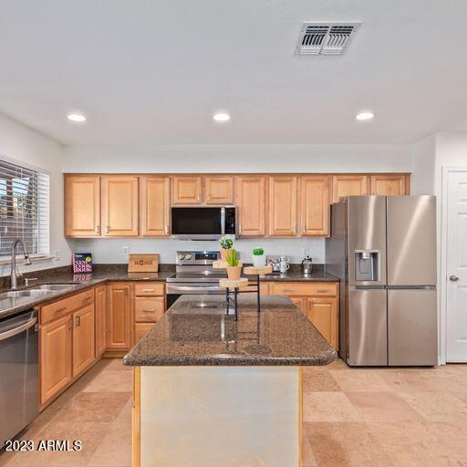 2317 E HAMPTON Avenue