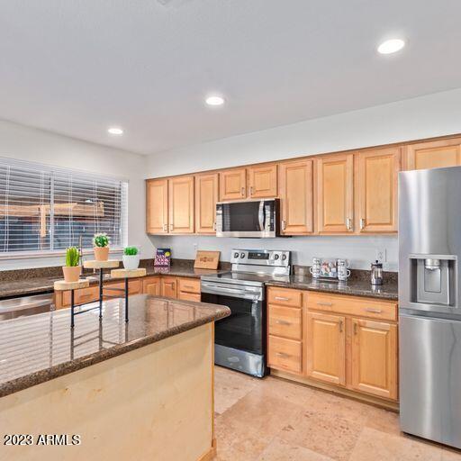 2317 E HAMPTON Avenue