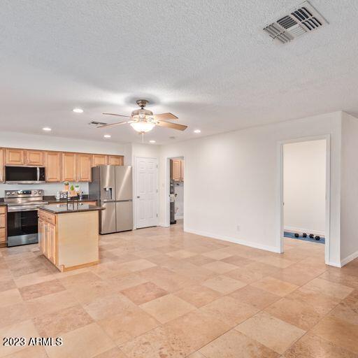 2317 E HAMPTON Avenue