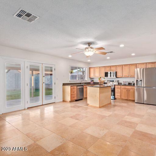 2317 E HAMPTON Avenue