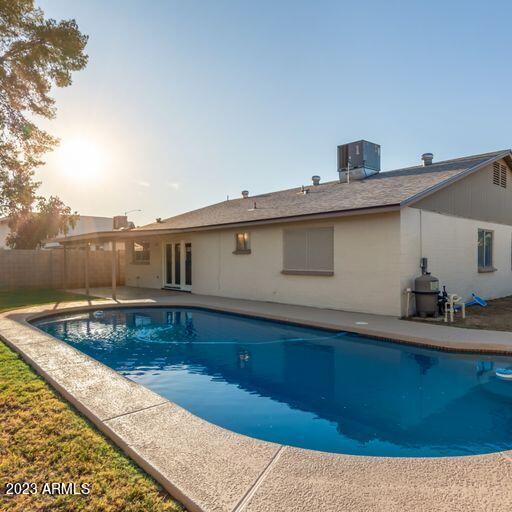 2317 E HAMPTON Avenue