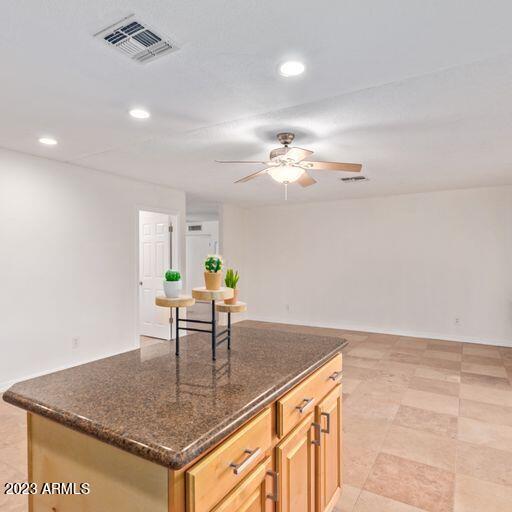 2317 E HAMPTON Avenue