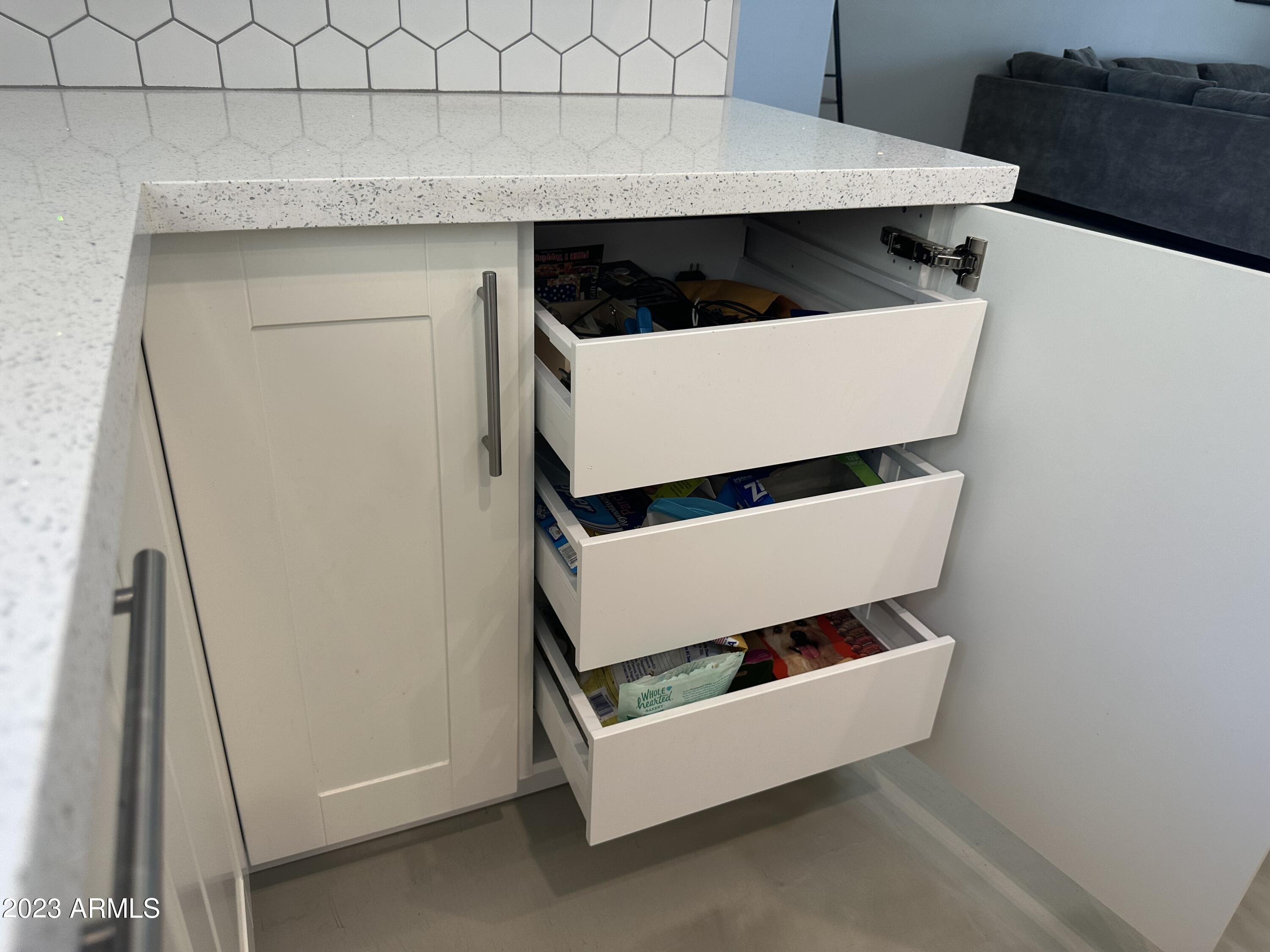 2303 E ORANGEWOOD Avenue