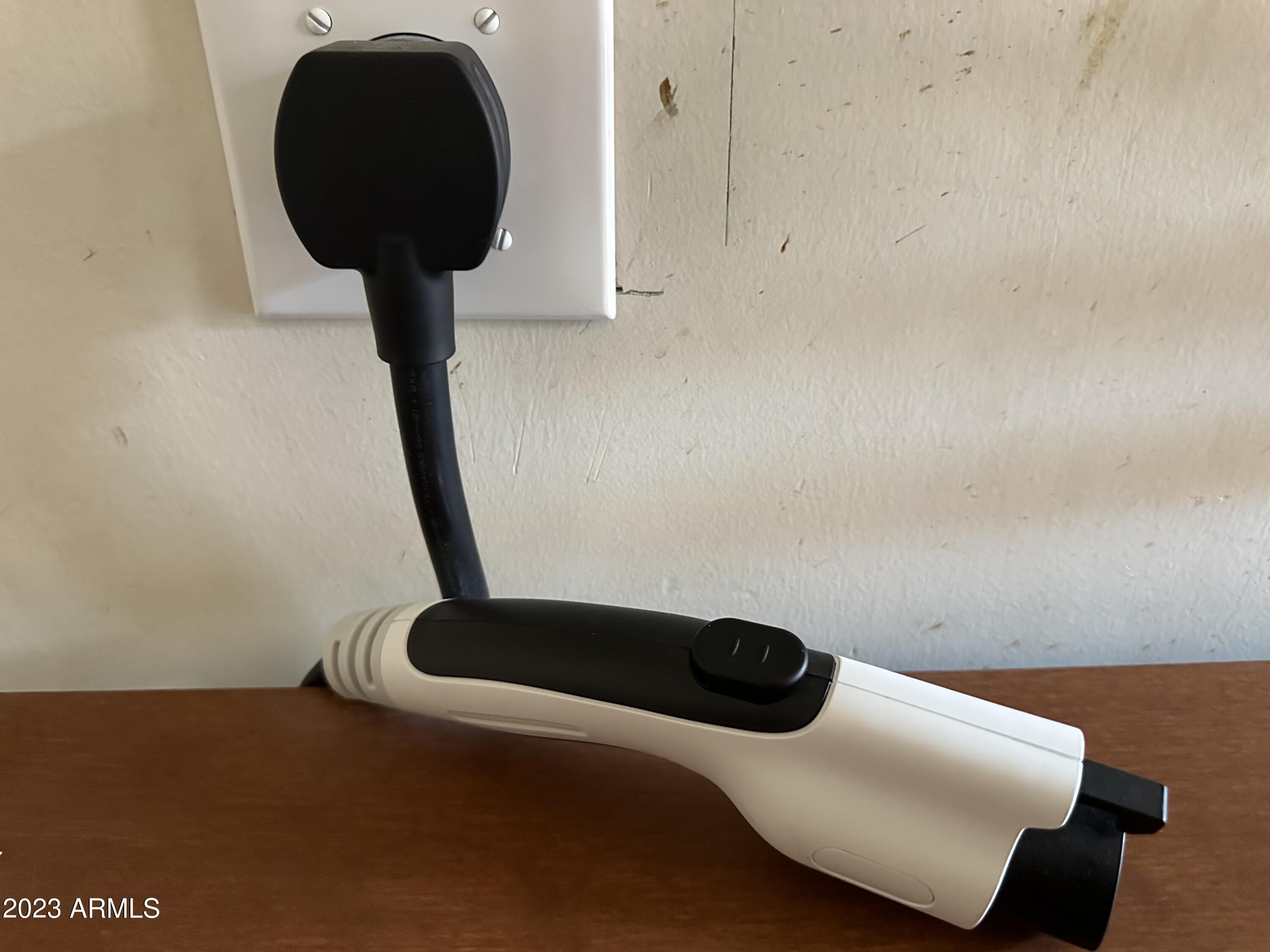 2303 E ORANGEWOOD Avenue