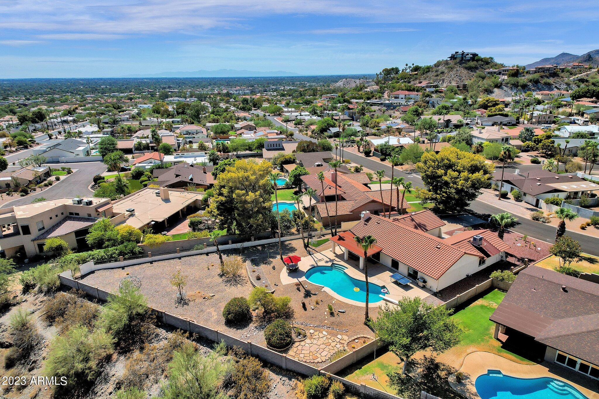 2303 E ORANGEWOOD Avenue