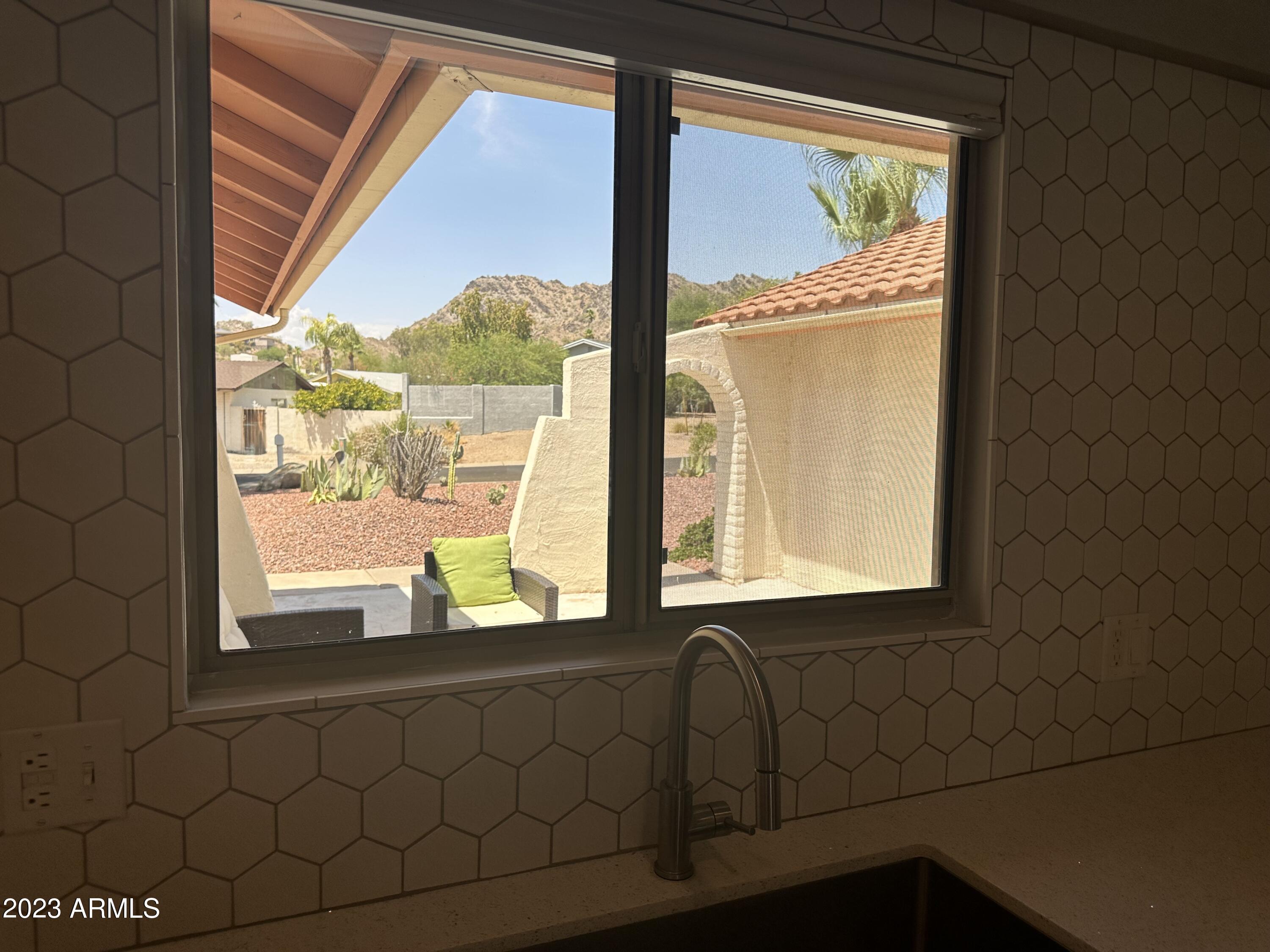 2303 E ORANGEWOOD Avenue