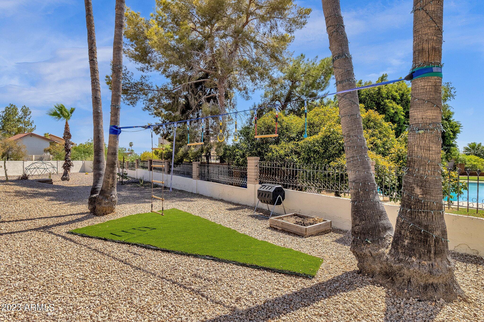 2303 E ORANGEWOOD Avenue