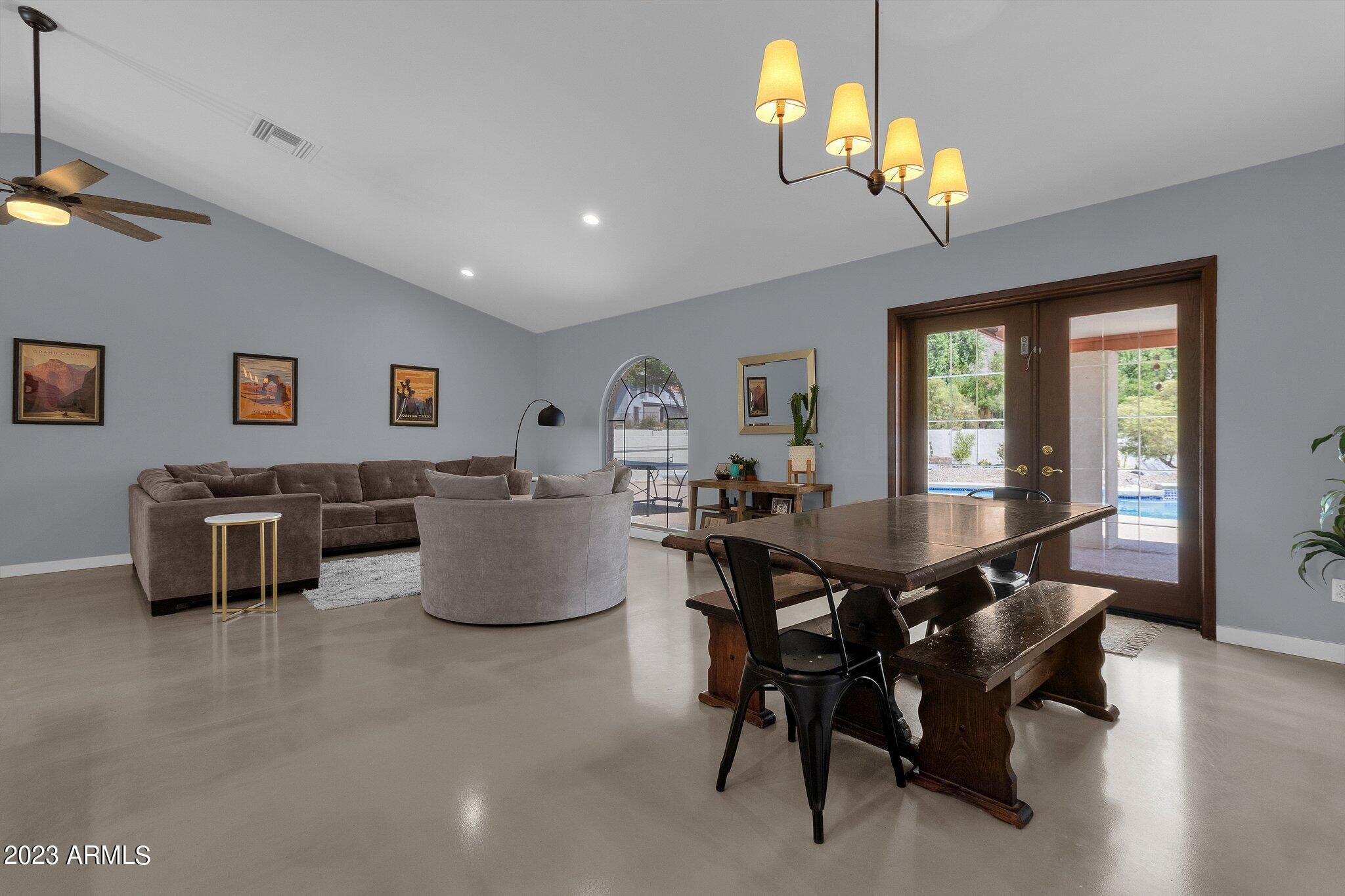 2303 E ORANGEWOOD Avenue