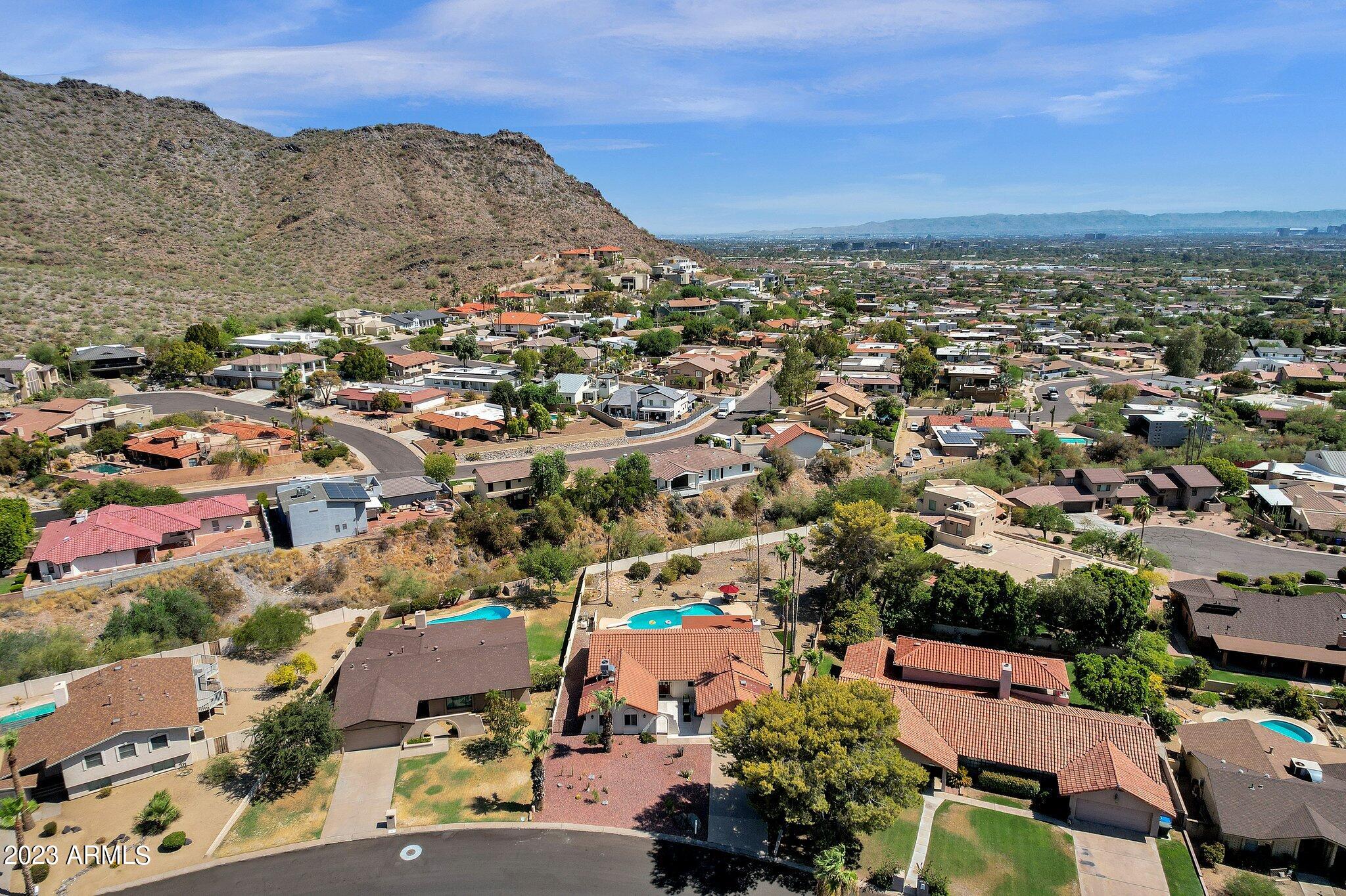 2303 E ORANGEWOOD Avenue