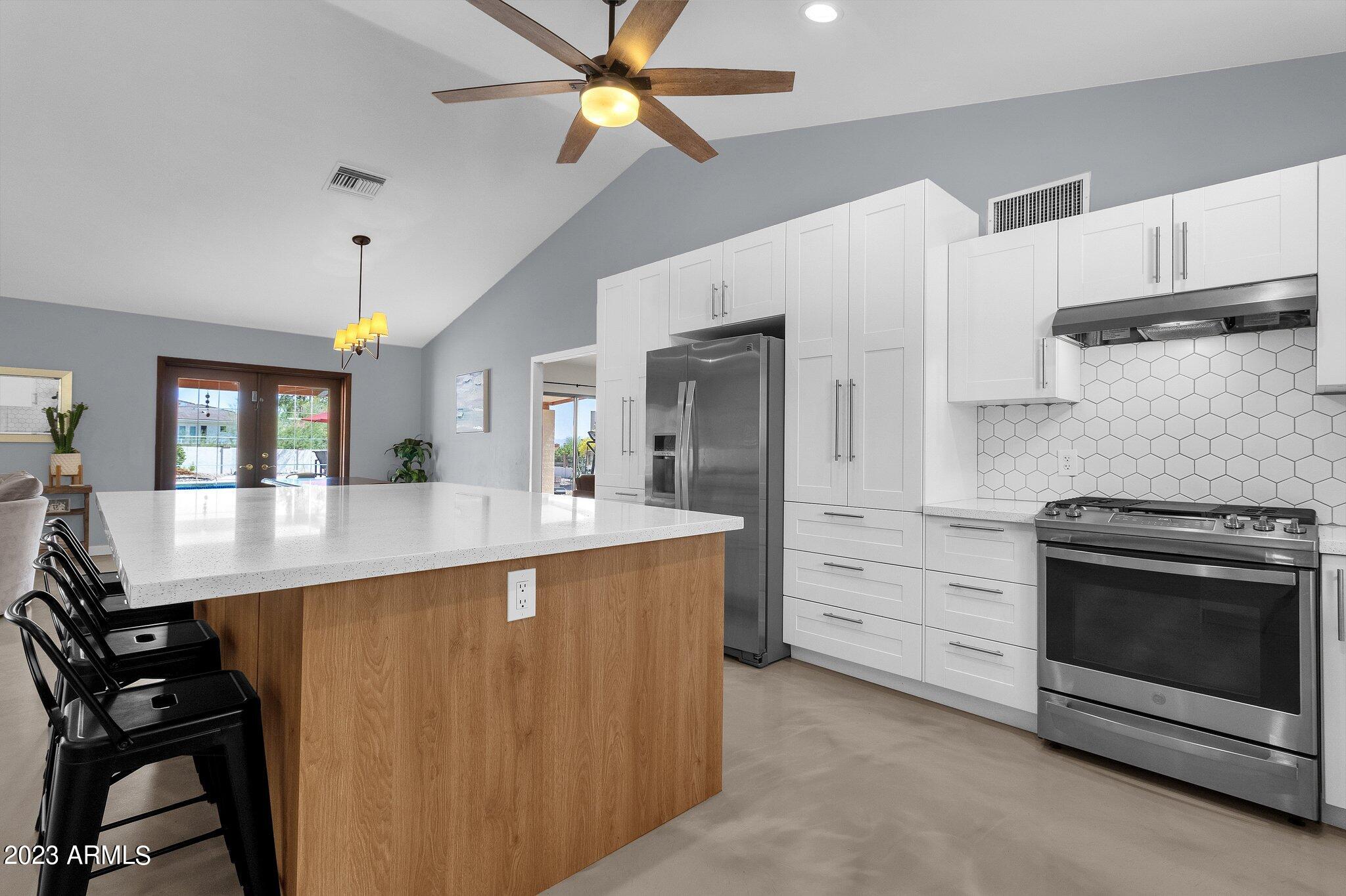 2303 E ORANGEWOOD Avenue