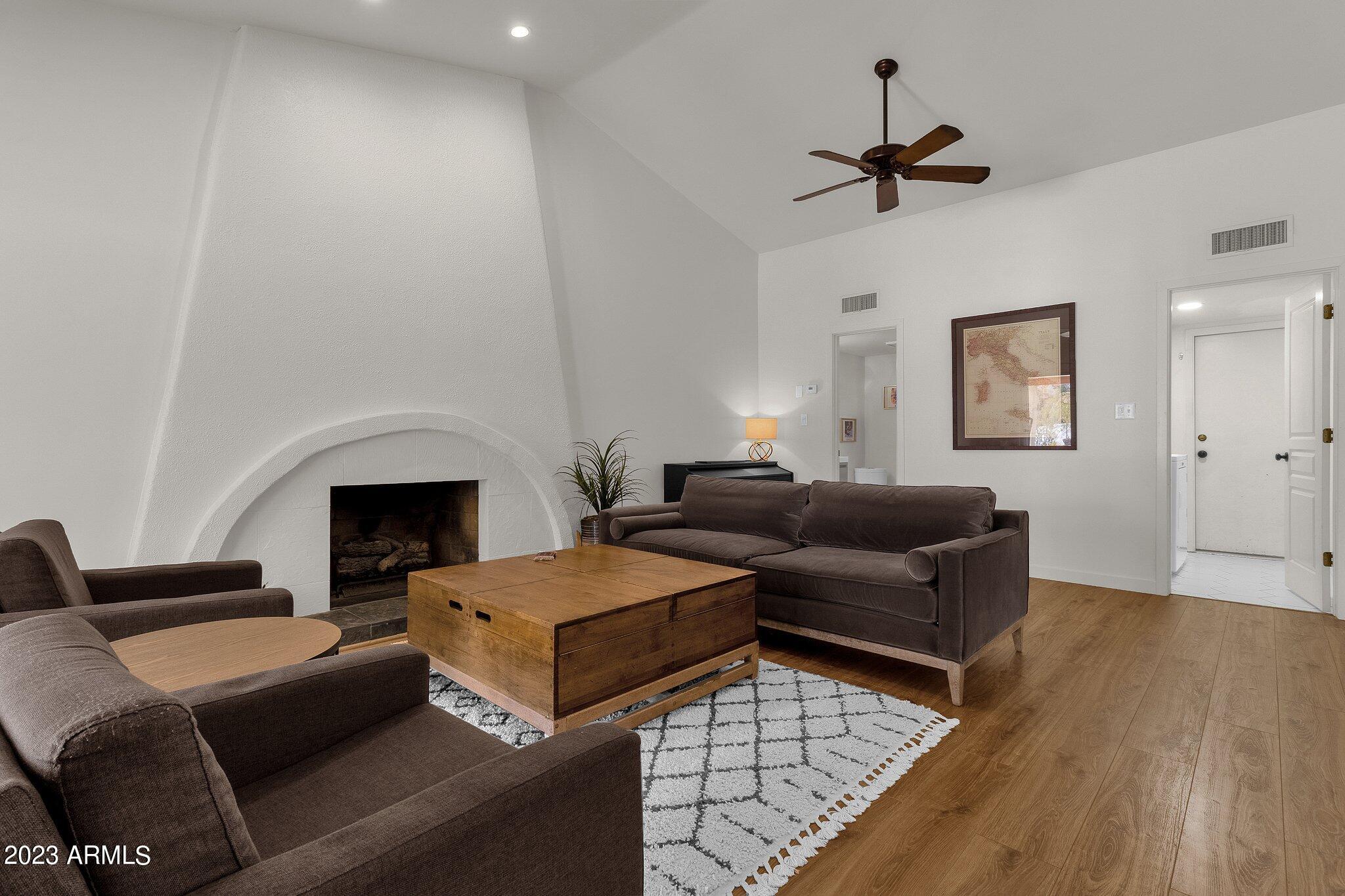 2303 E ORANGEWOOD Avenue