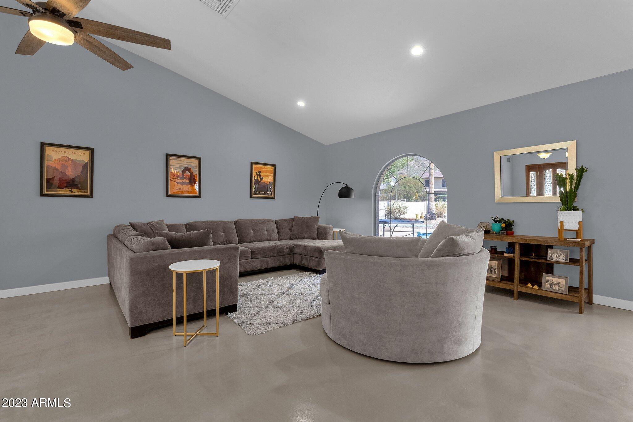 2303 E ORANGEWOOD Avenue