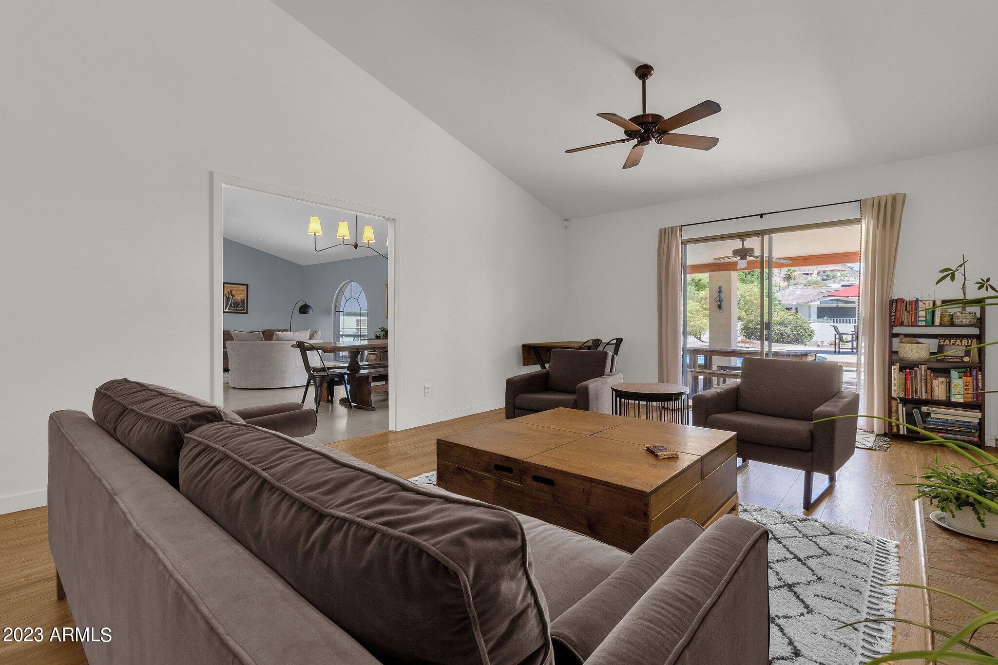 2303 E ORANGEWOOD Avenue