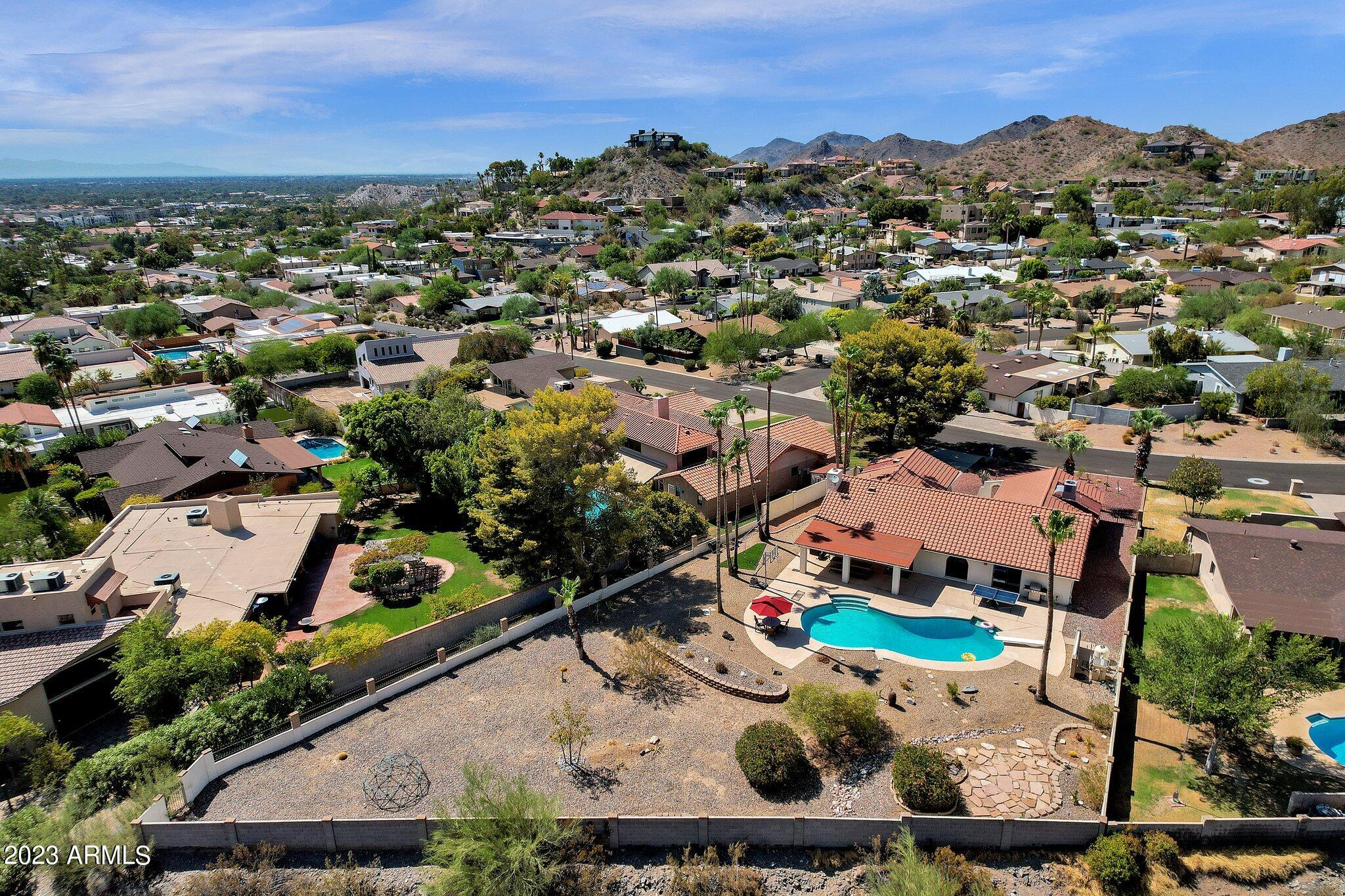 2303 E ORANGEWOOD Avenue