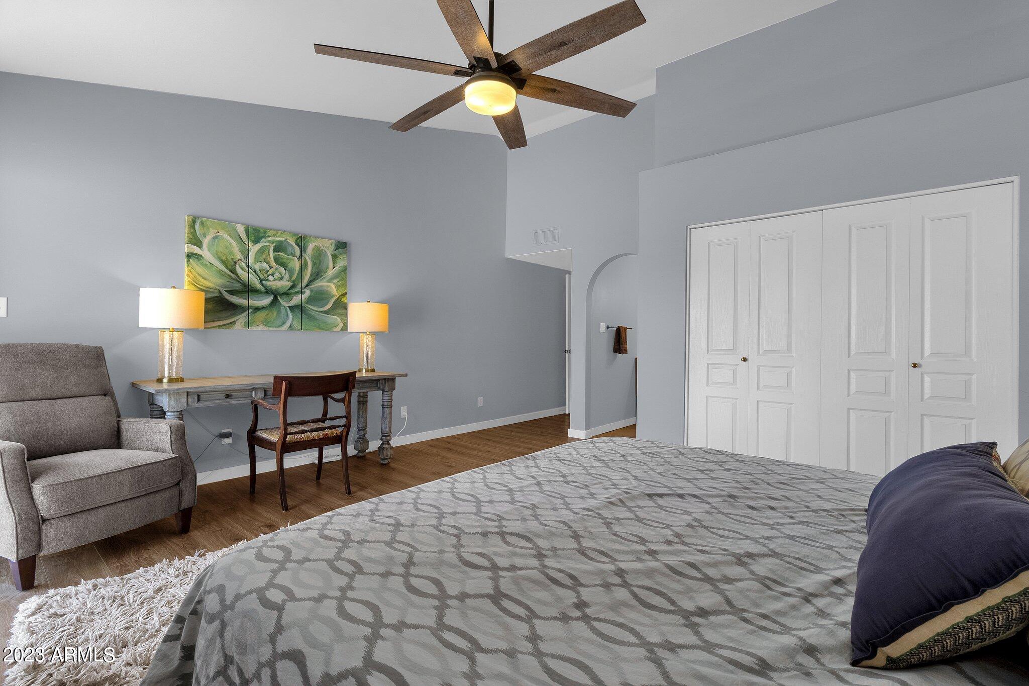 2303 E ORANGEWOOD Avenue