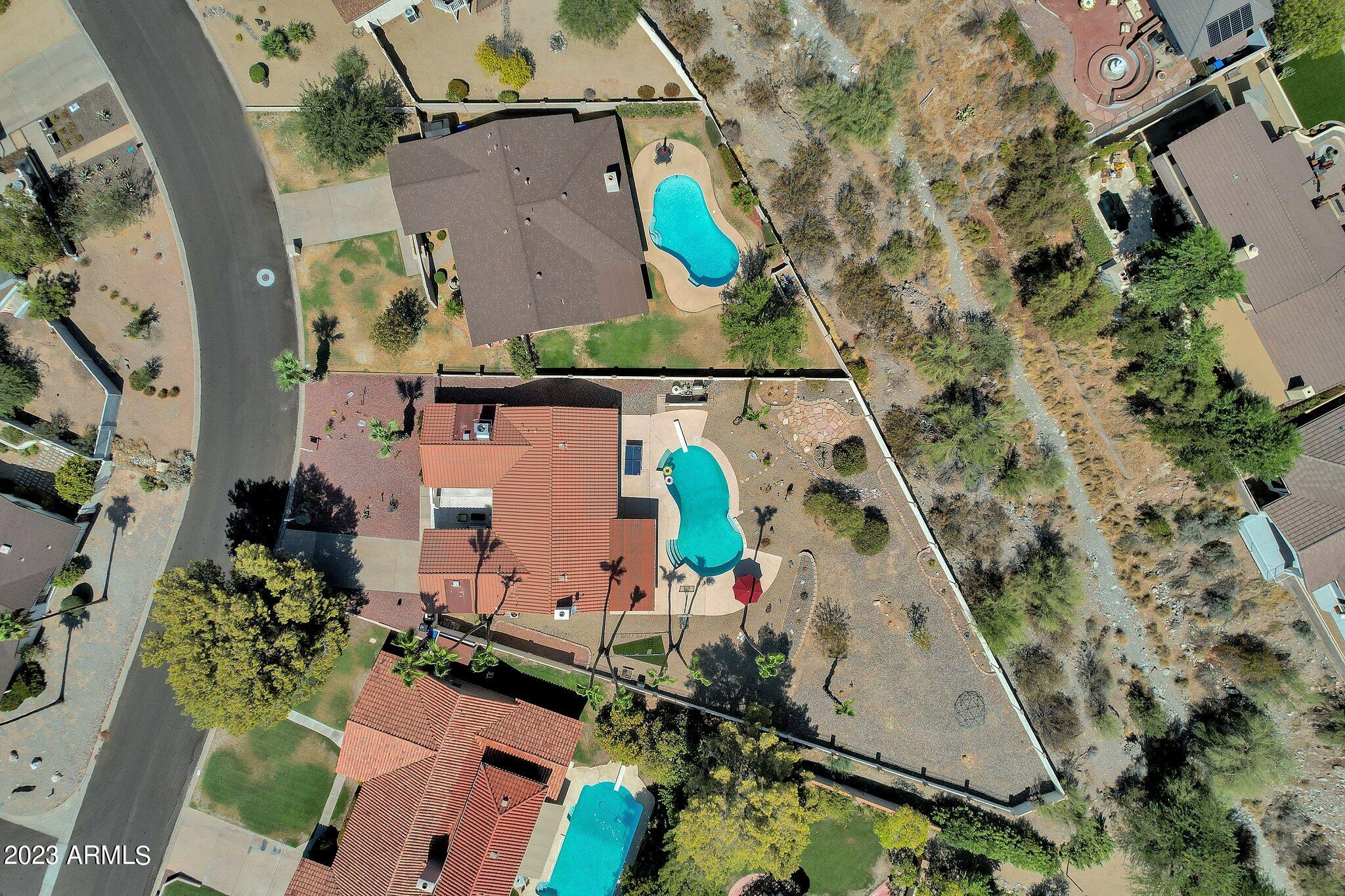 2303 E ORANGEWOOD Avenue