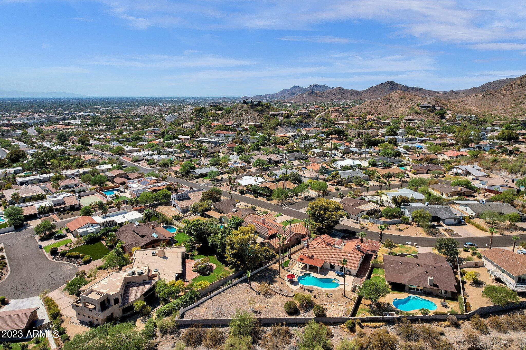 2303 E ORANGEWOOD Avenue