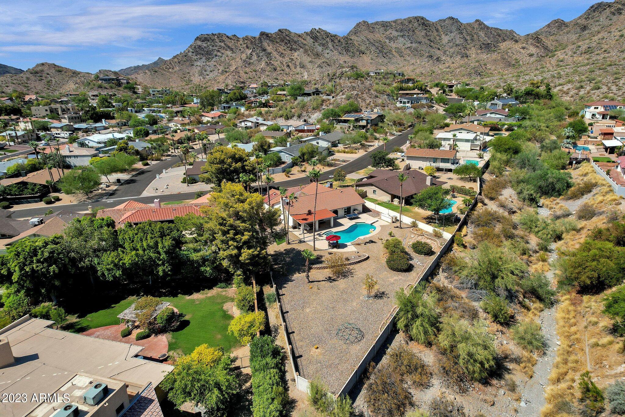 2303 E ORANGEWOOD Avenue