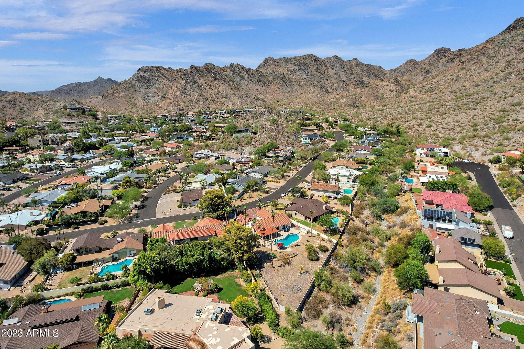 2303 E ORANGEWOOD Avenue