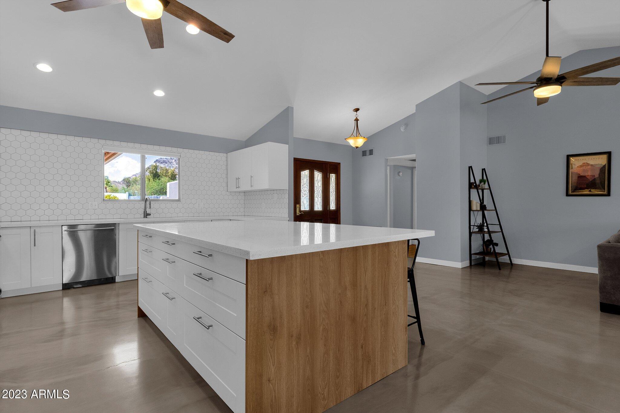 2303 E ORANGEWOOD Avenue