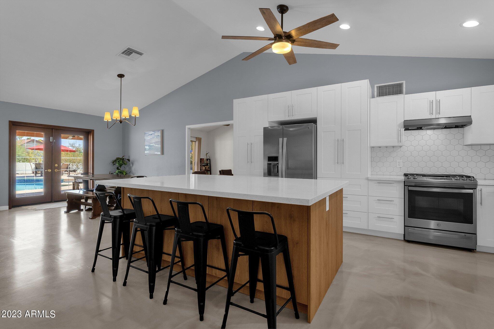 2303 E ORANGEWOOD Avenue