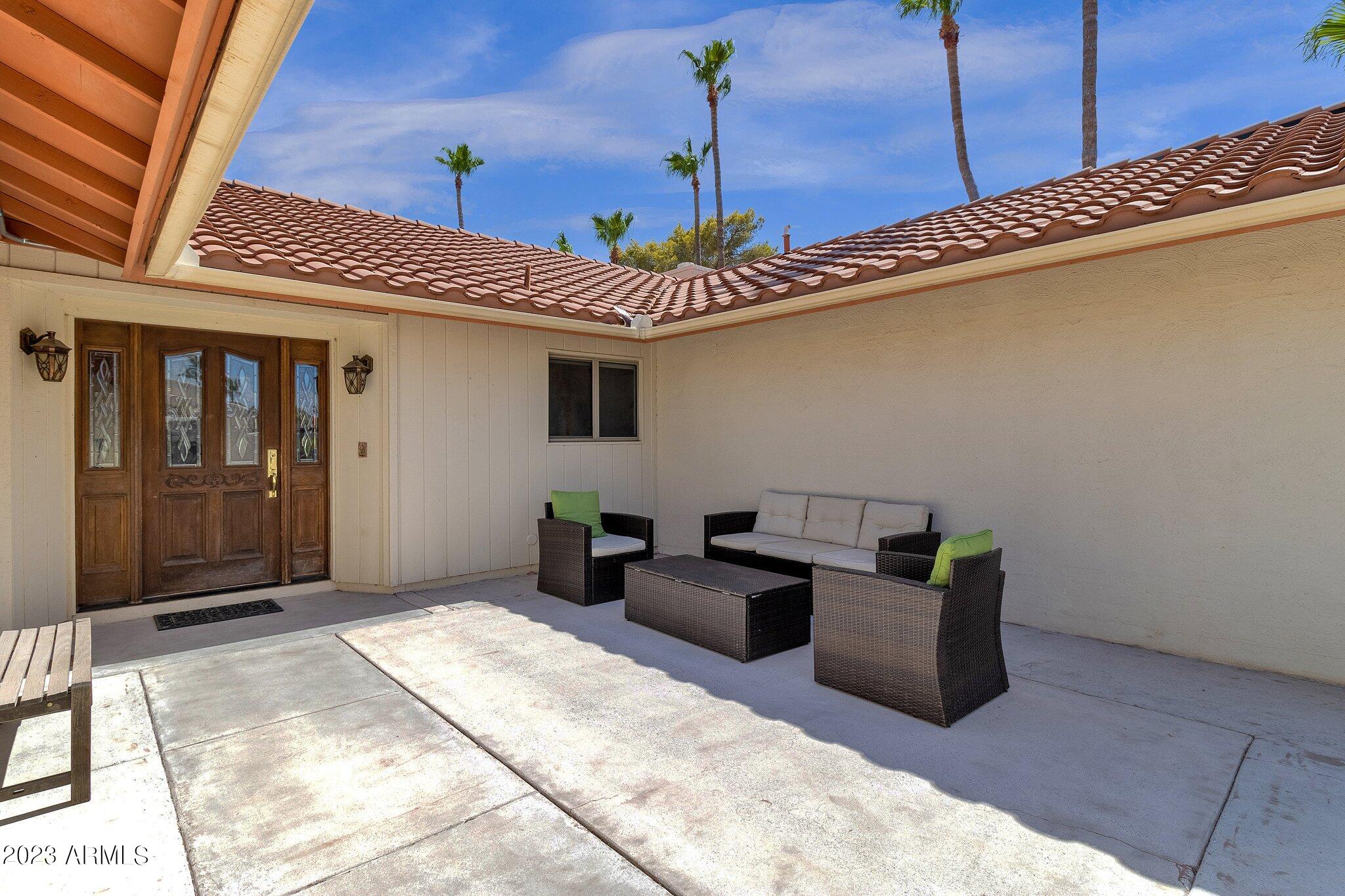 2303 E ORANGEWOOD Avenue