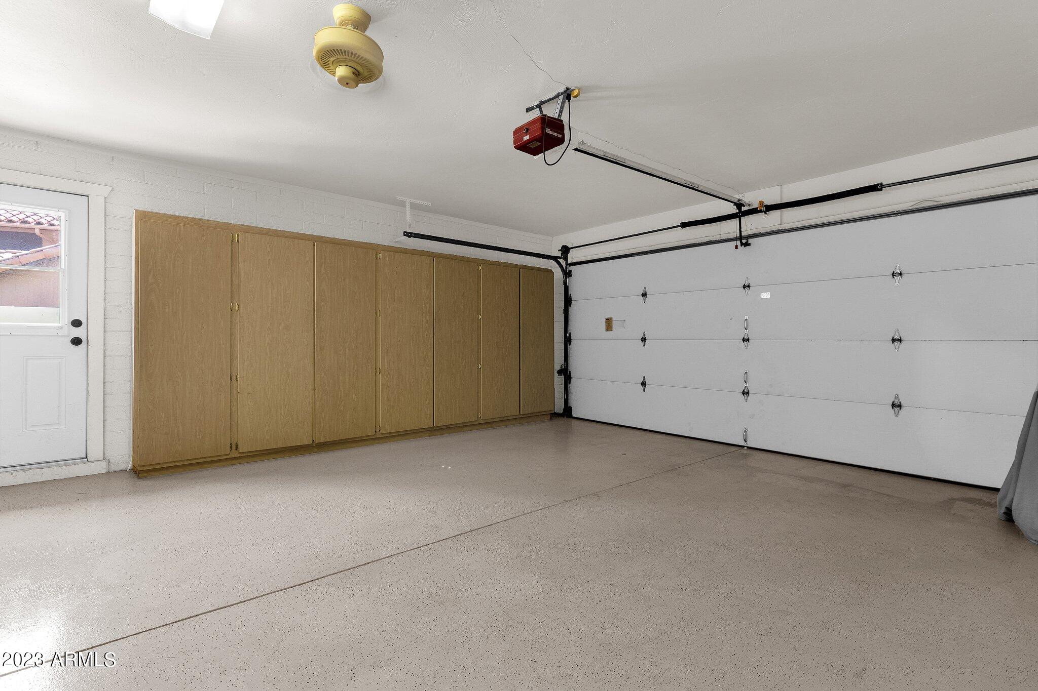 2303 E ORANGEWOOD Avenue