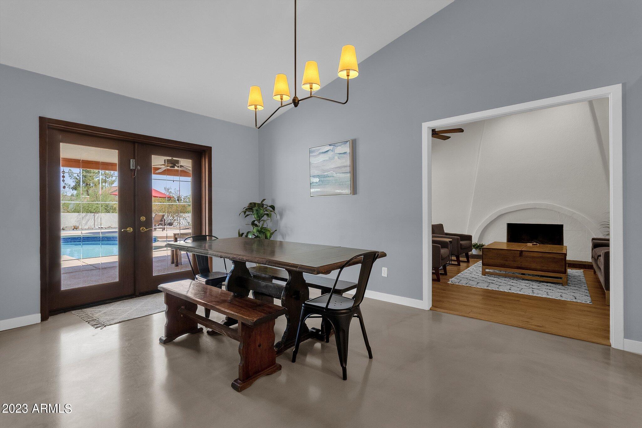 2303 E ORANGEWOOD Avenue