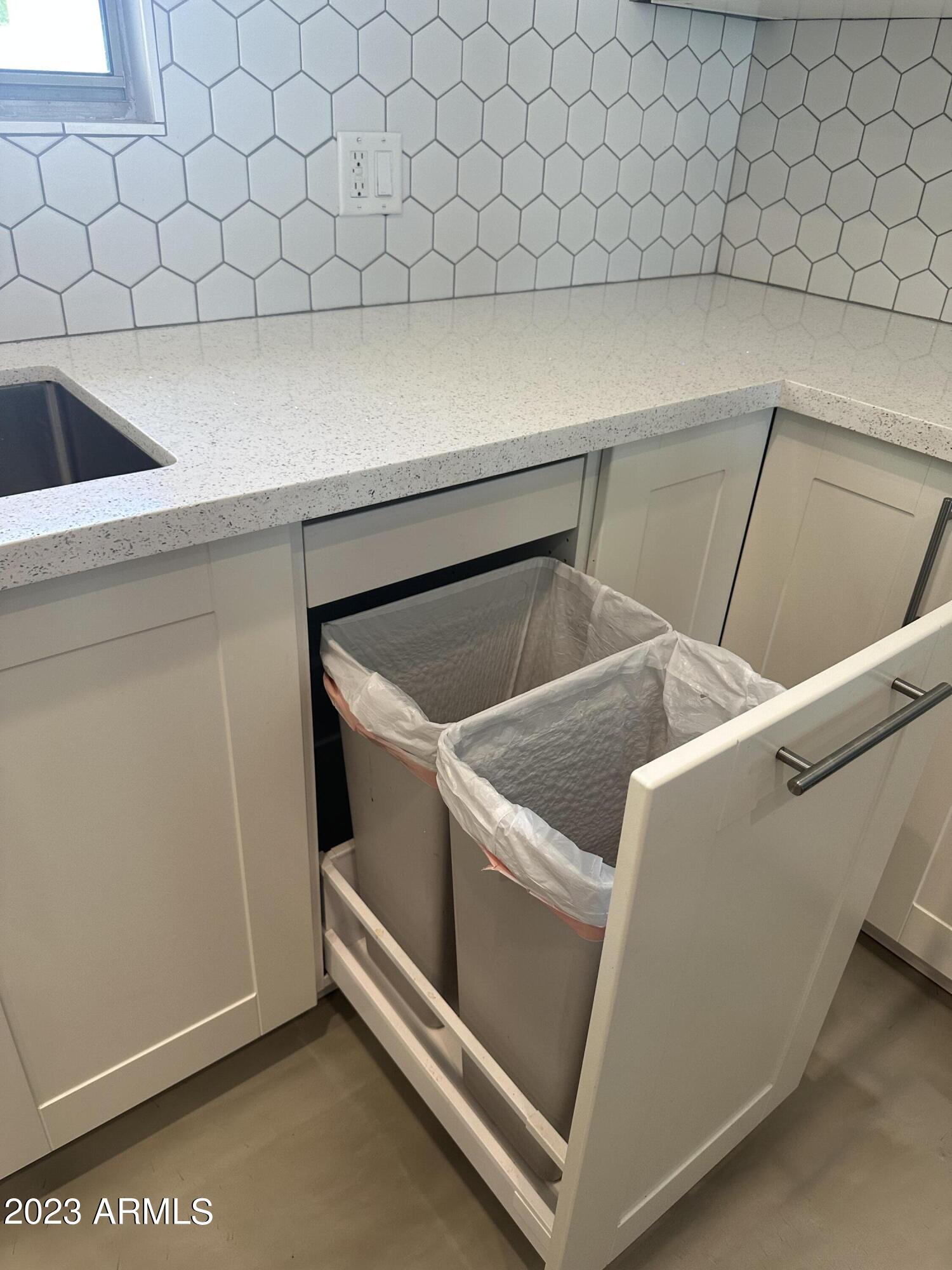 2303 E ORANGEWOOD Avenue