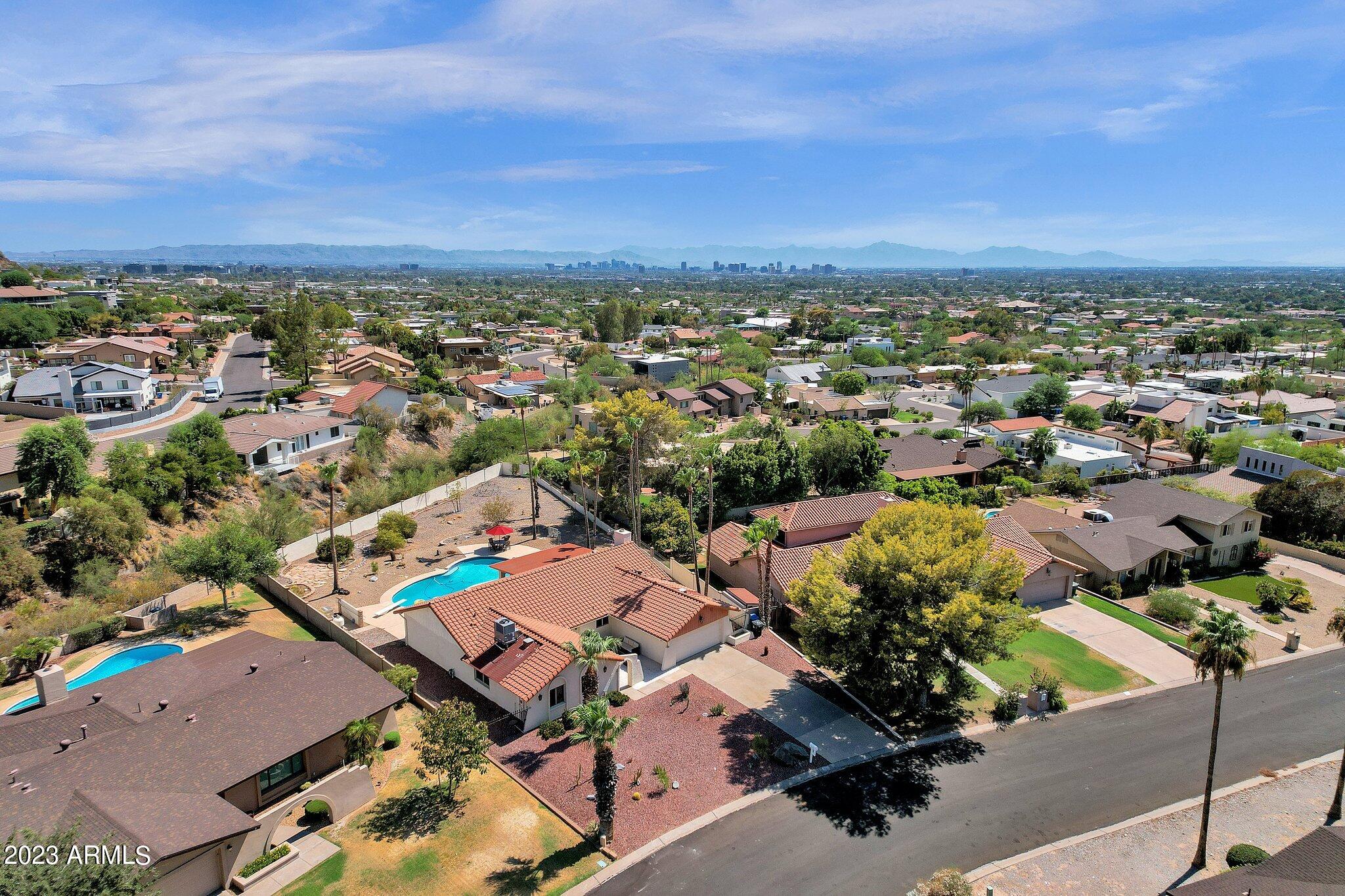 2303 E ORANGEWOOD Avenue