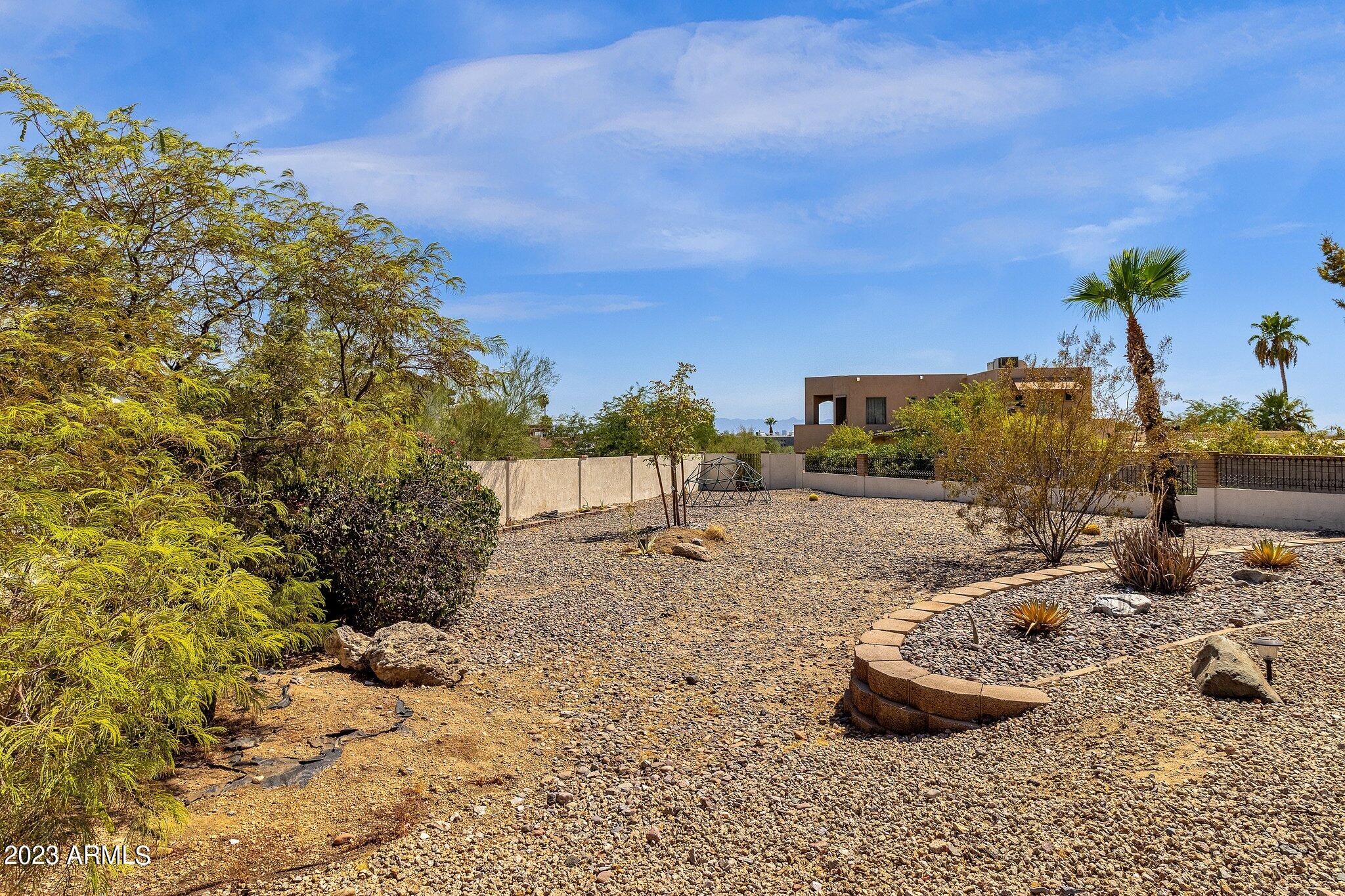 2303 E ORANGEWOOD Avenue