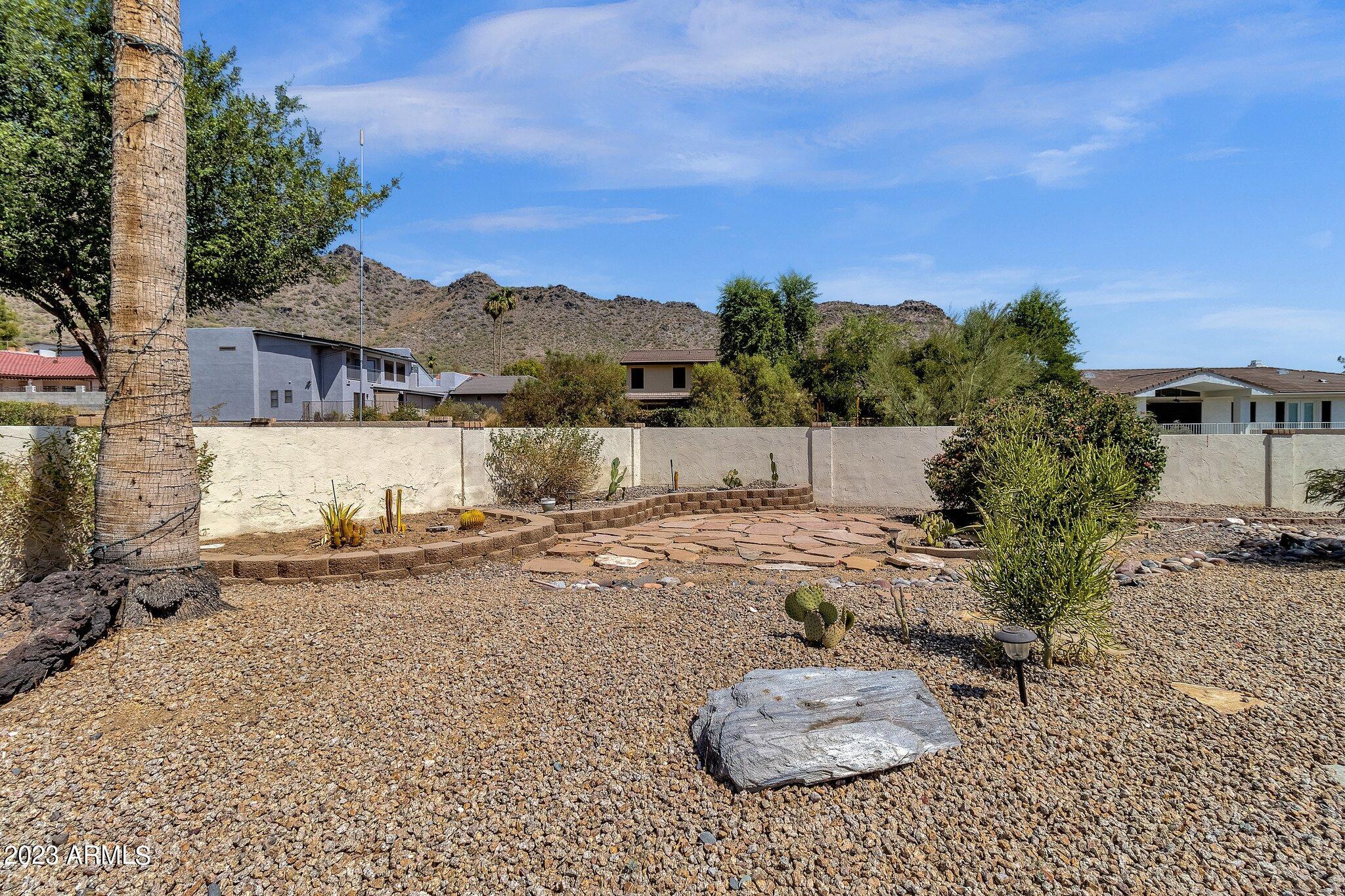 2303 E ORANGEWOOD Avenue