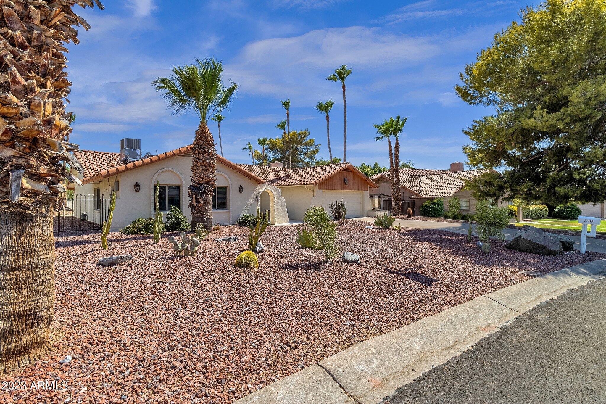 2303 E ORANGEWOOD Avenue