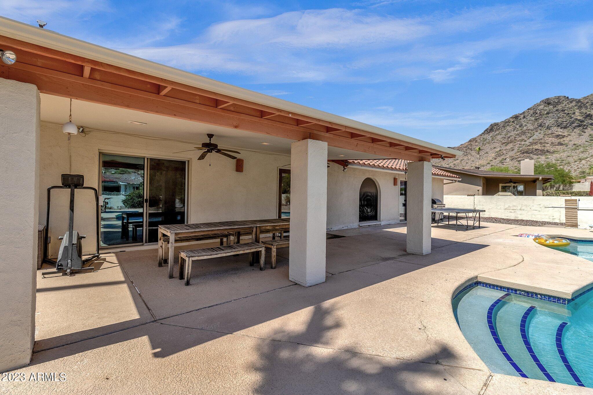 2303 E ORANGEWOOD Avenue