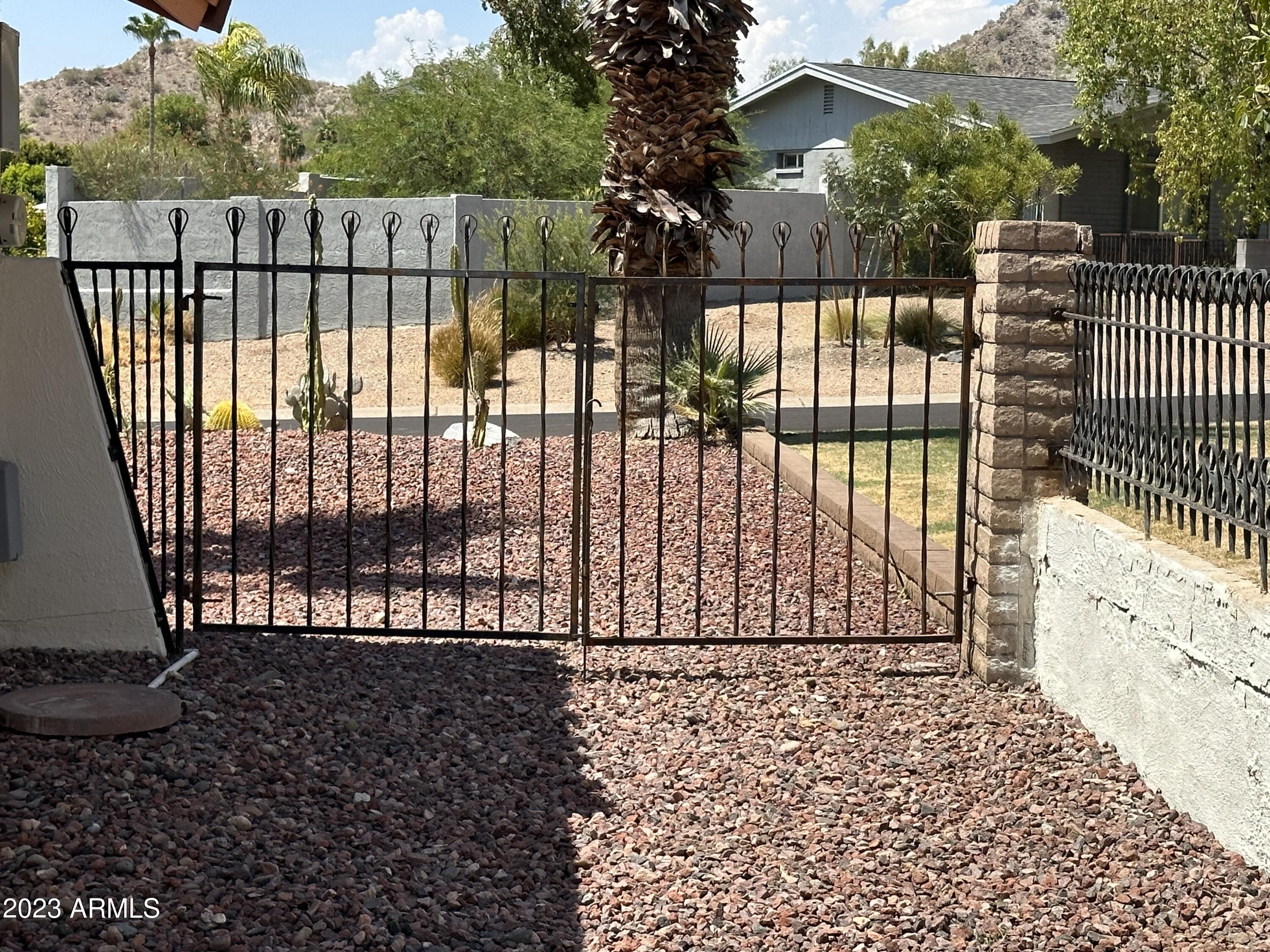 2303 E ORANGEWOOD Avenue