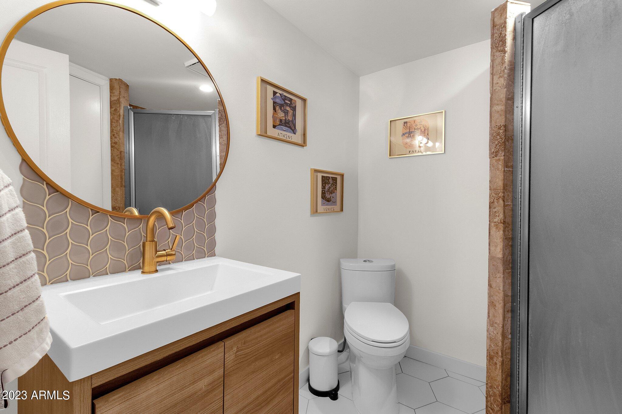 2303 E ORANGEWOOD Avenue